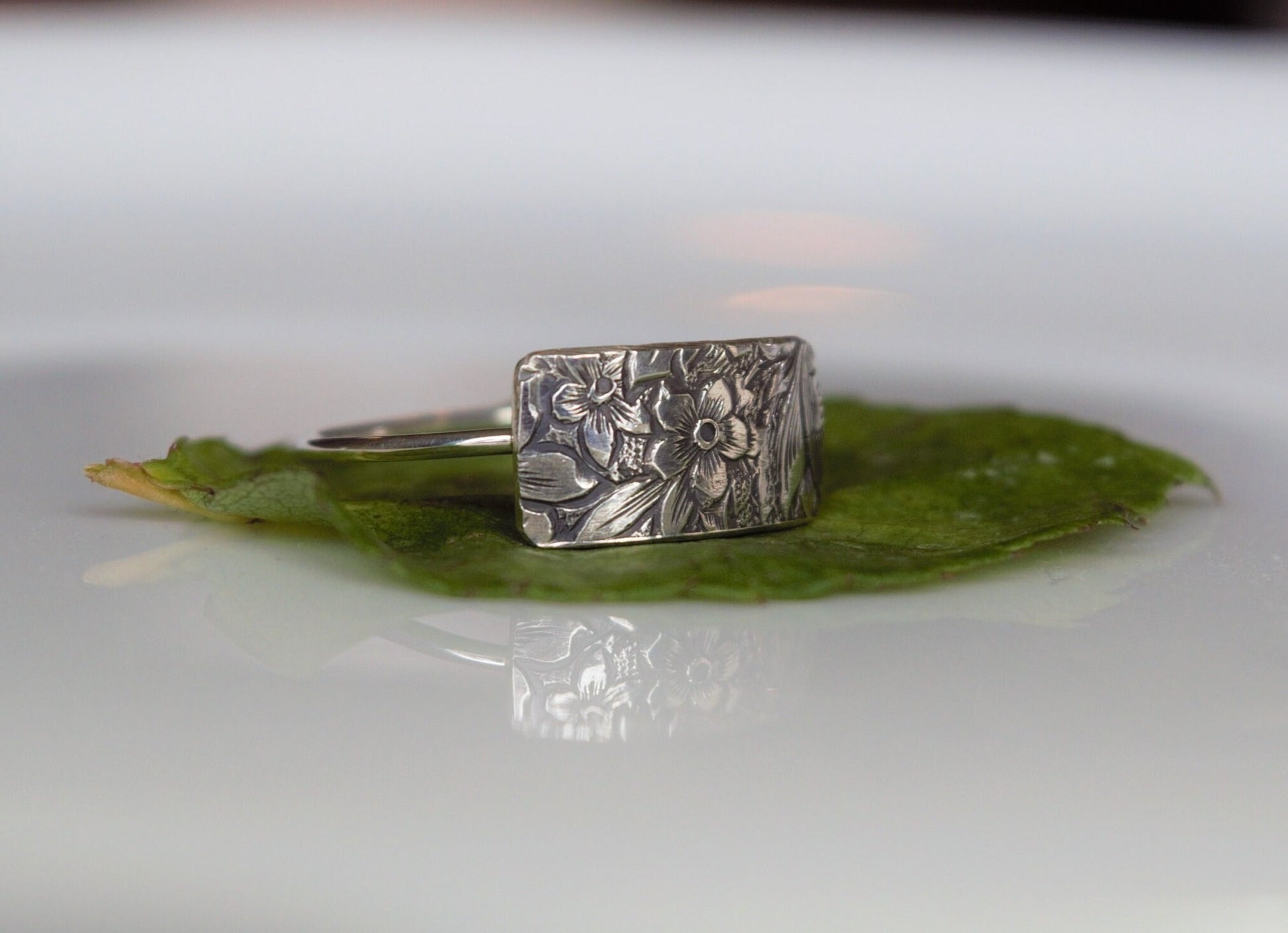 Sterling Silver Ring, Dainty Floral Ring in Sterling Silver, Simple Leaf Ring, Botanical Ring