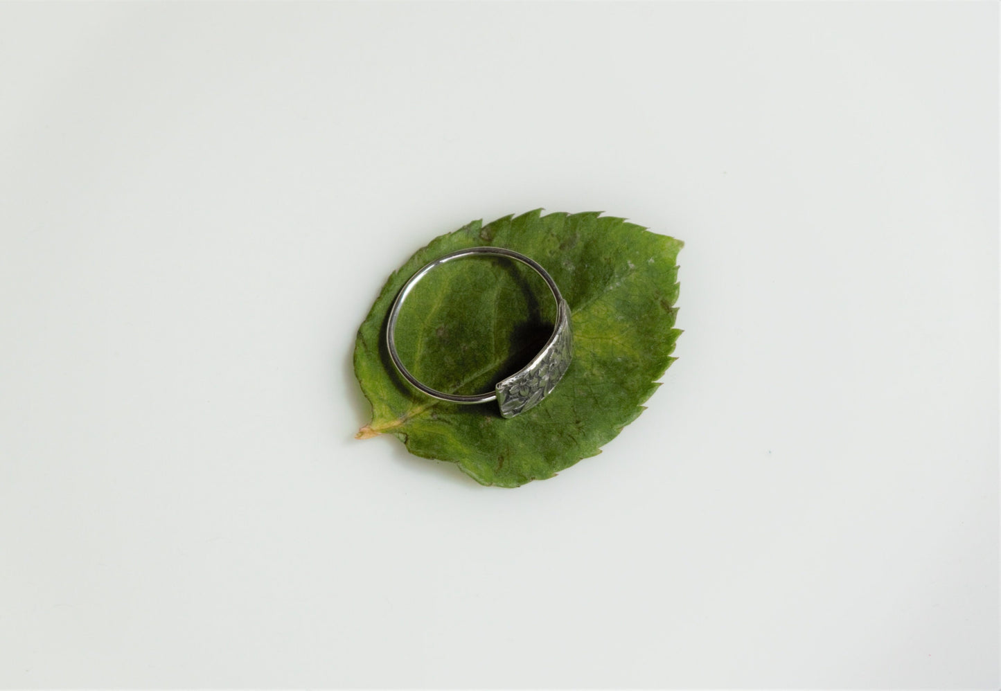 Sterling Silver Ring, Dainty Floral Ring in Sterling Silver, Simple Leaf Ring, Botanical Ring