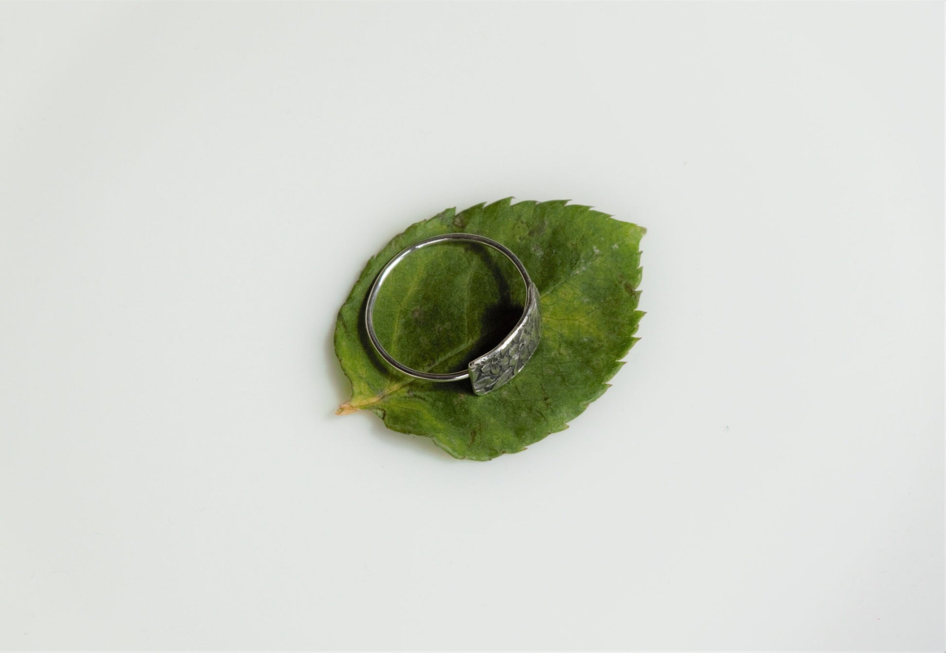 Sterling Silver Ring, Dainty Floral Ring in Sterling Silver, Simple Leaf Ring, Botanical Ring