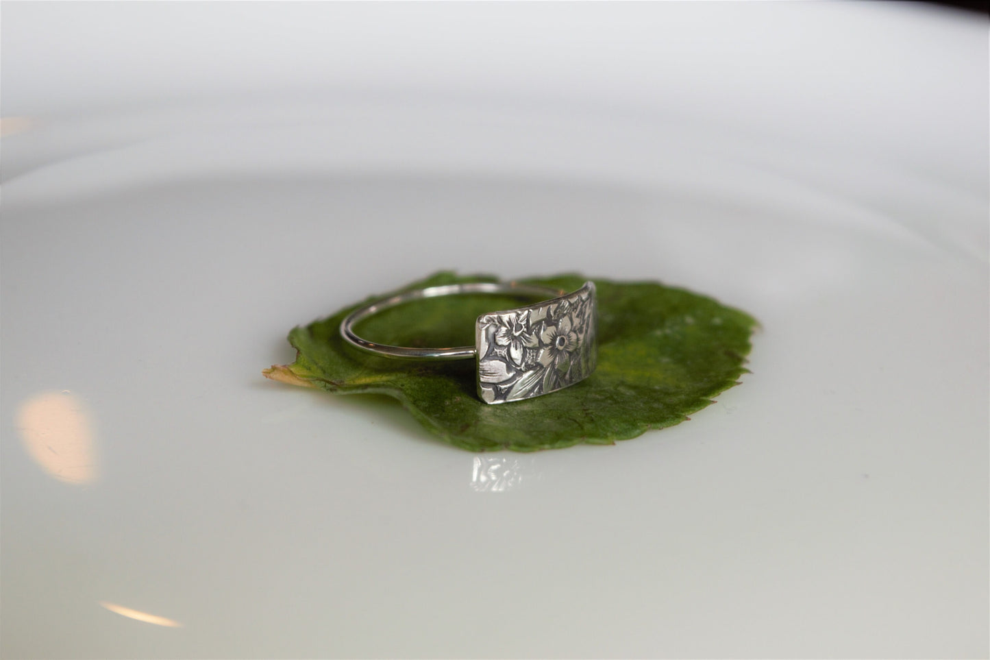 Sterling Silver Ring, Dainty Floral Ring in Sterling Silver, Simple Leaf Ring, Botanical Ring
